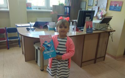 Kolejny młody czytelnik otrzymał od nas nagrodę za czytanie!