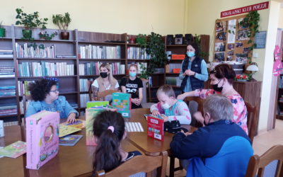 Wizyta w bibliotece dzieci z ośrodka OREW w Mikołajkach