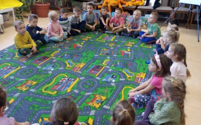 DZIEŃ POSTACI Z BAJEK W BIBLIOTECE