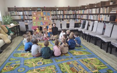 DZIEŃ POSTACI Z BAJEK W BIBLIOTECE